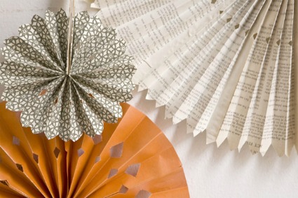 Create a gorgeous accordion flower backdrop just like the one seen in this